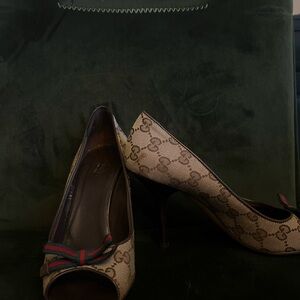 Gucci Peep Toe Guccissima Supreme Canvas Red and Green Ophidia Web Bow Heels